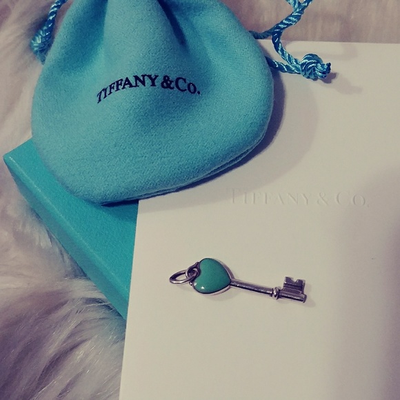 Tiffany & Co. Jewelry - 💙Tiffany & Co Heart Key Pendant